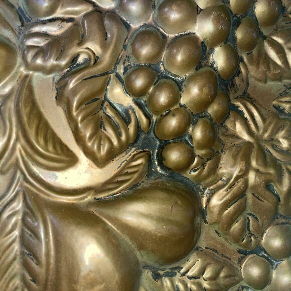Vintage Peerage Brass Plate Wall Hanging Made in England 14” Embossed Repoussé - Picture 3 of 7